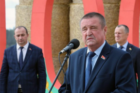 Фотофакт. С каким лицом представитель Лукашенко по Могилевской области «делился радостью от успехов» местных аграриев