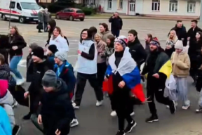 У цэнтры Полацка бегалі людзі са сцягам Расіі і імперскім трыкалорам